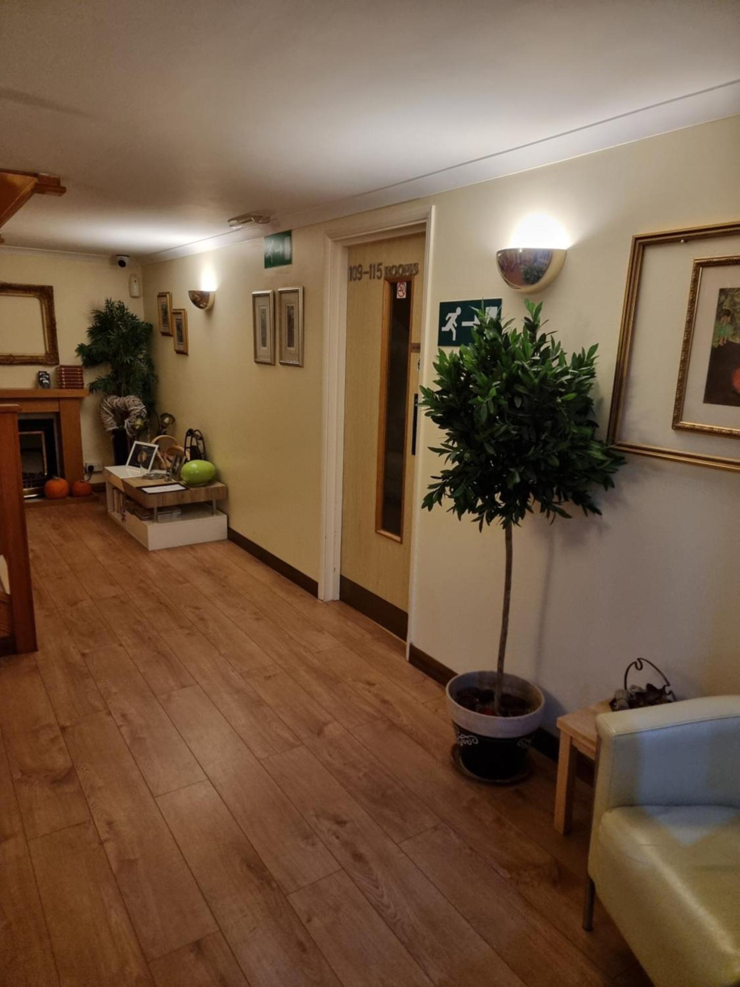 Travel Plaza Hotel Desborough Ngoại thất bức ảnh