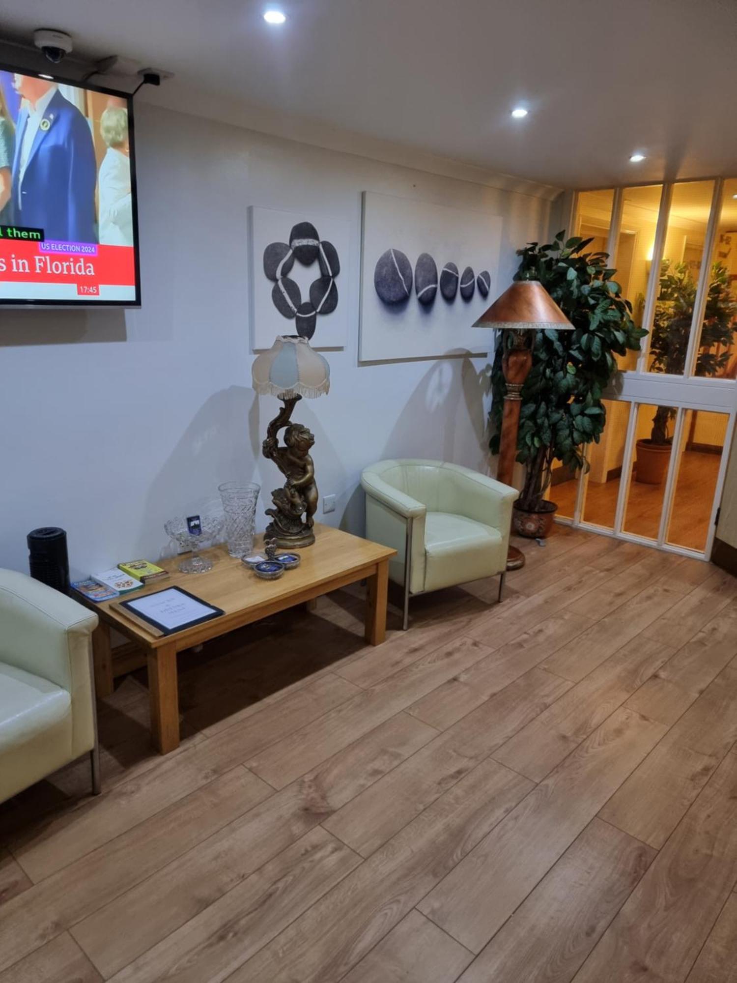 Travel Plaza Hotel Desborough Ngoại thất bức ảnh