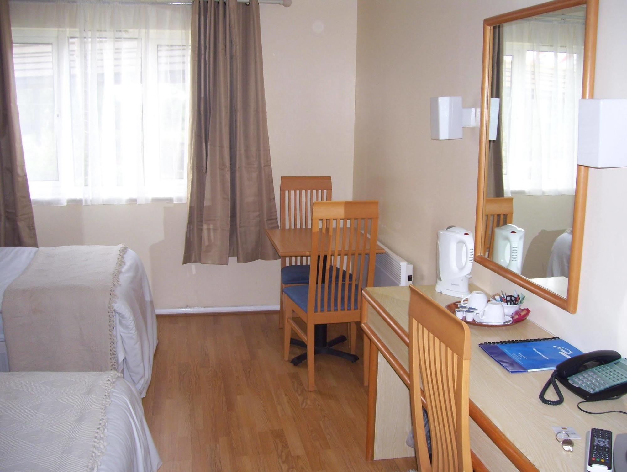 Travel Plaza Hotel Desborough Ngoại thất bức ảnh