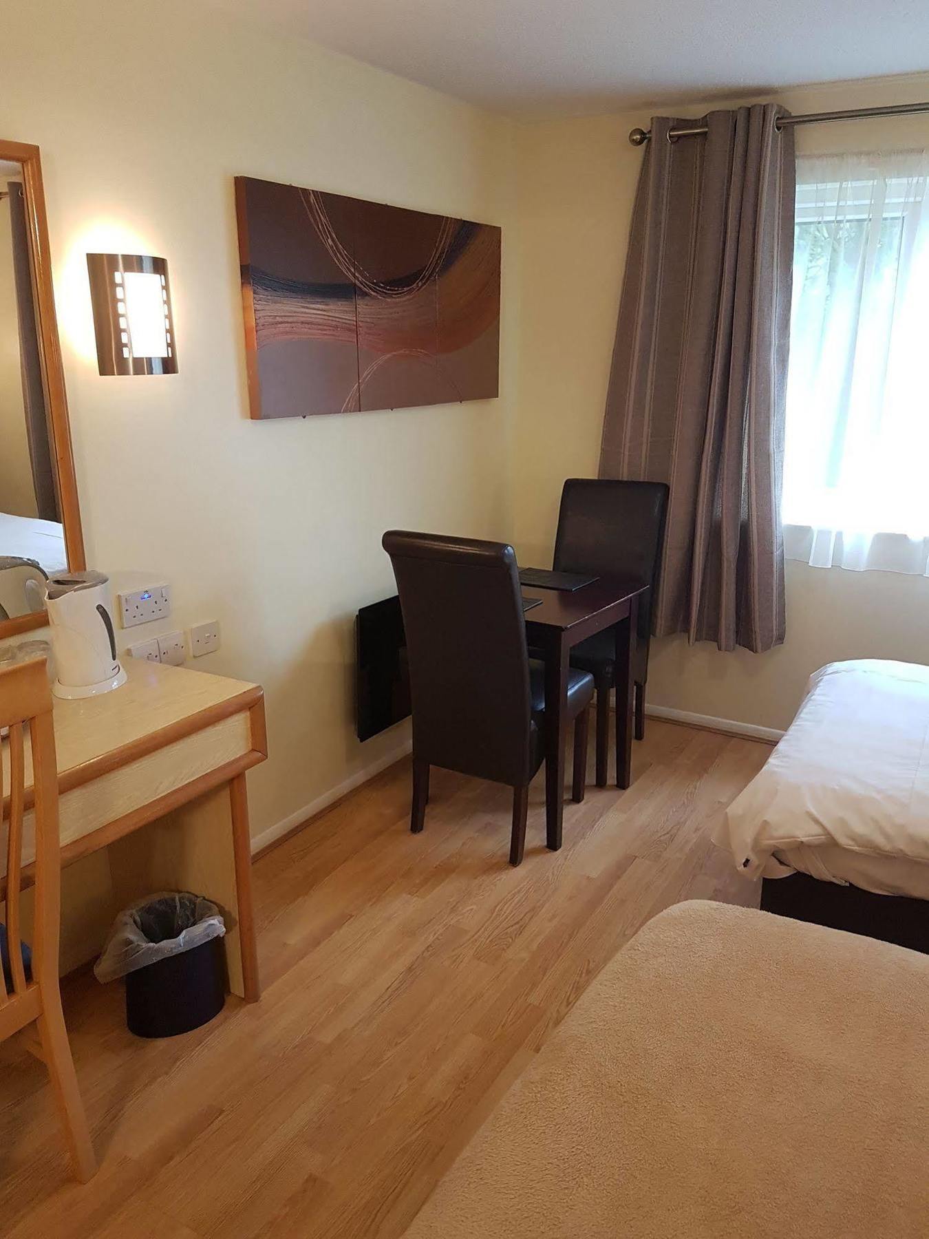 Travel Plaza Hotel Desborough Ngoại thất bức ảnh